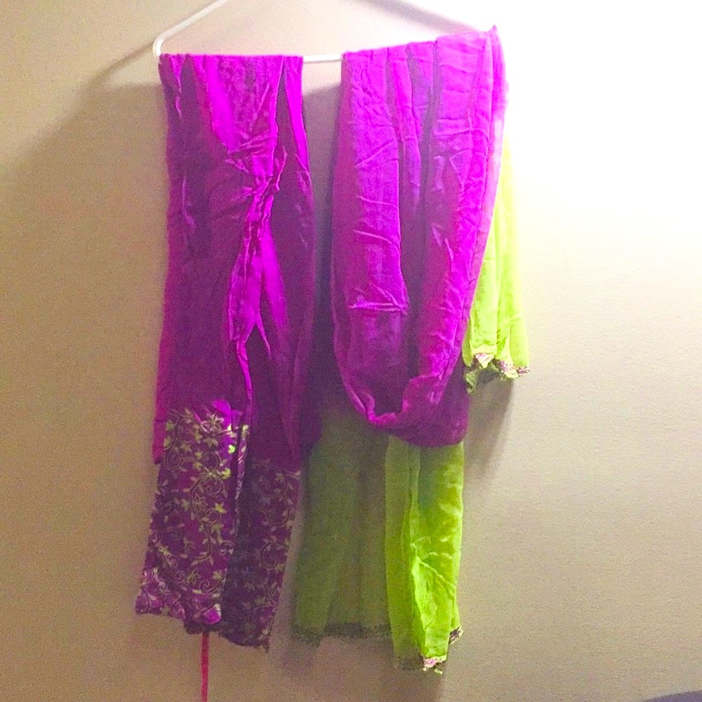 Absolutely Beautiful Double Colored Embroidered I… - image 7